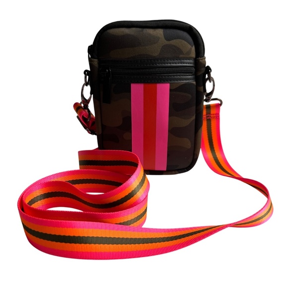HAUTE SHORE Camo Neoprene Crossbody/ Shoulder bag - Picture 1 of 12